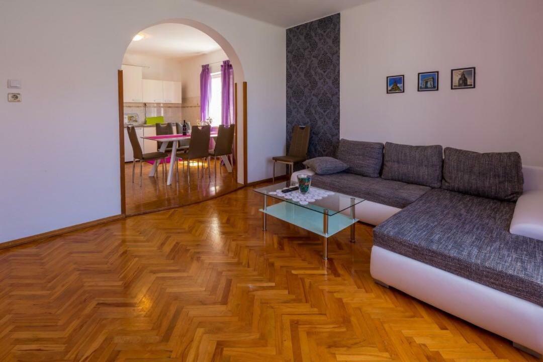 Apartment Dvorska تْسْغيكفانِتْسا المظهر الخارجي الصورة
